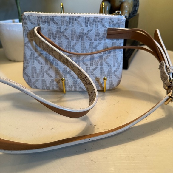 Michael Kors belt bag - Picture 3 of 5